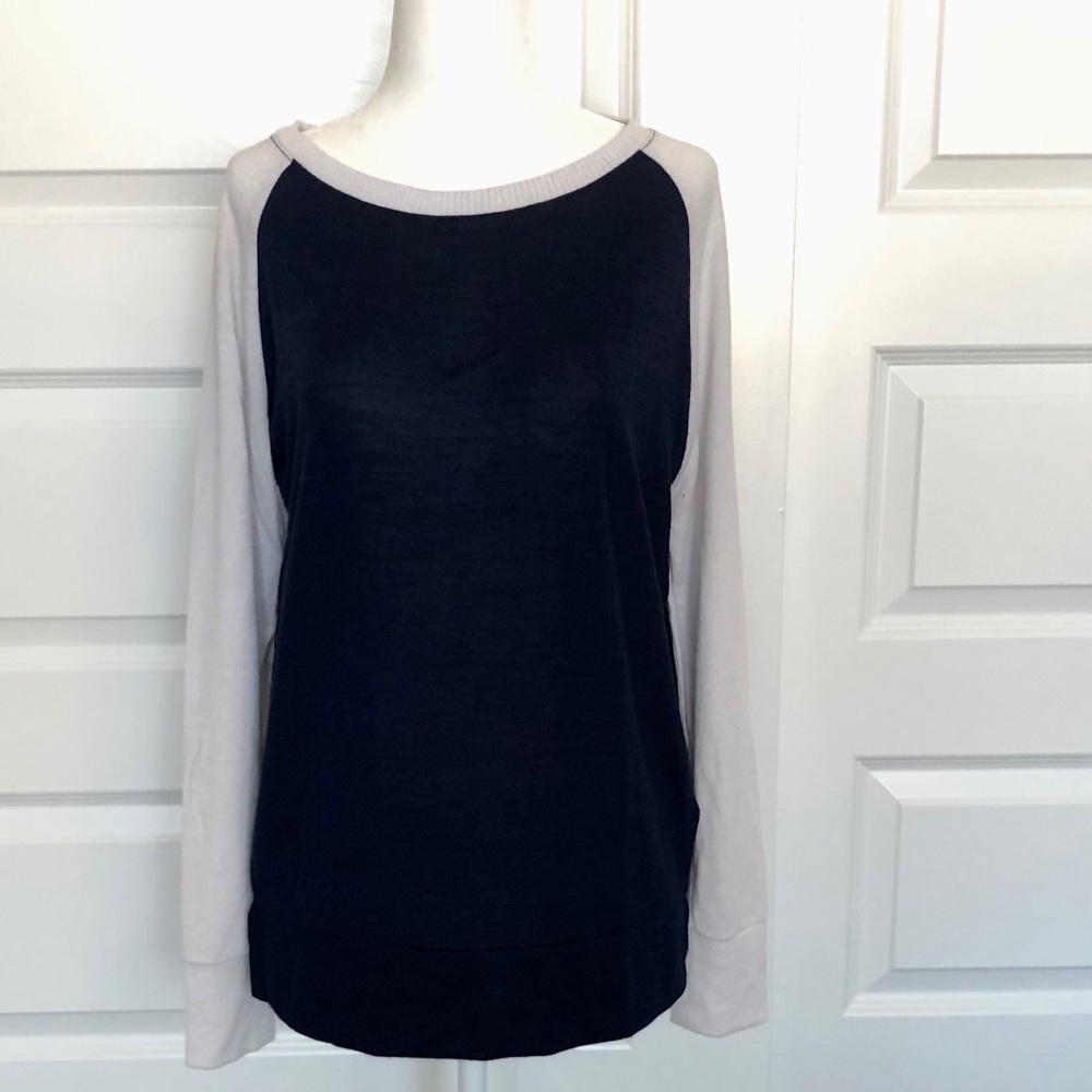 Soft lightweight sweater!